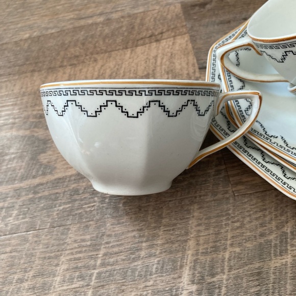 Johnson Brothers | Vintage England Tea Cup & Saucer Set - Picture 7 of 8